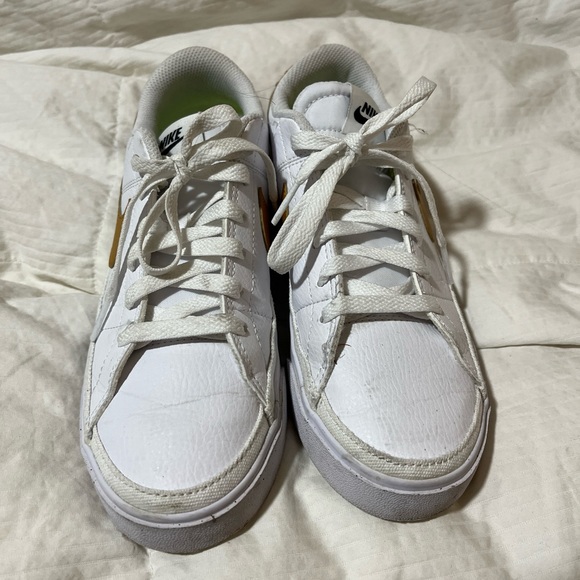 Women’s Nike sneakers, white with brown swoosh - Picture 2 of 4